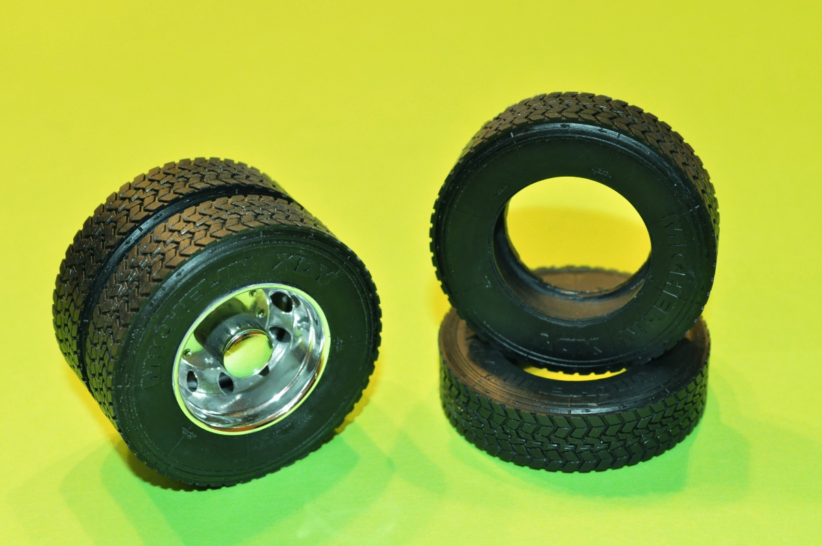 rubber-tires-xdy-1346789600.jpg