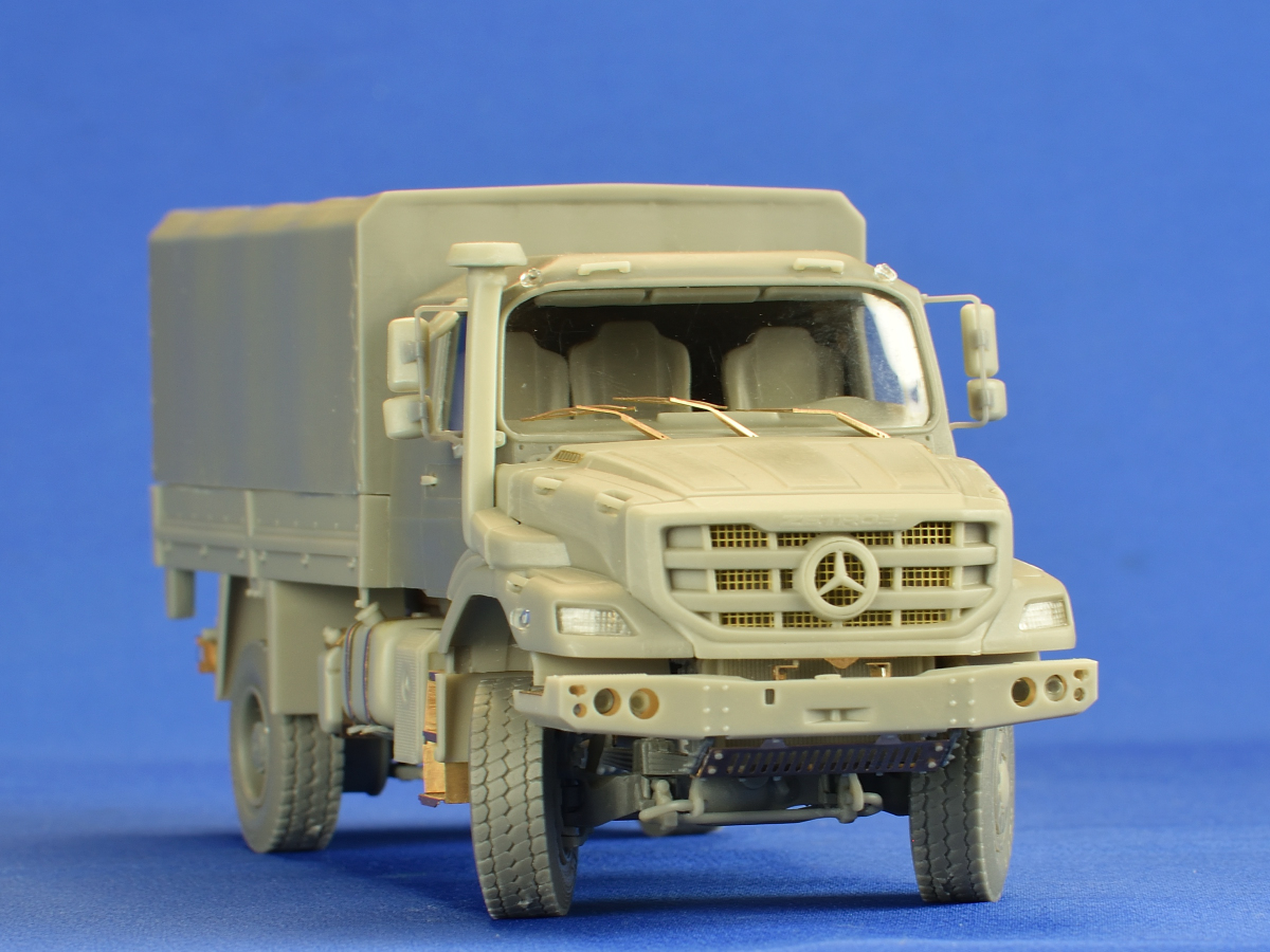 Zetros 4×4 canvas truck. Full kit. Scale 1/35